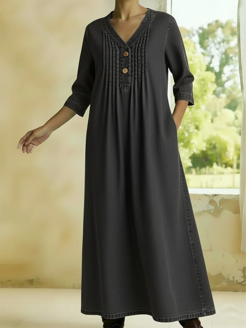 Hanne – Klänning med V-ringning och knappar