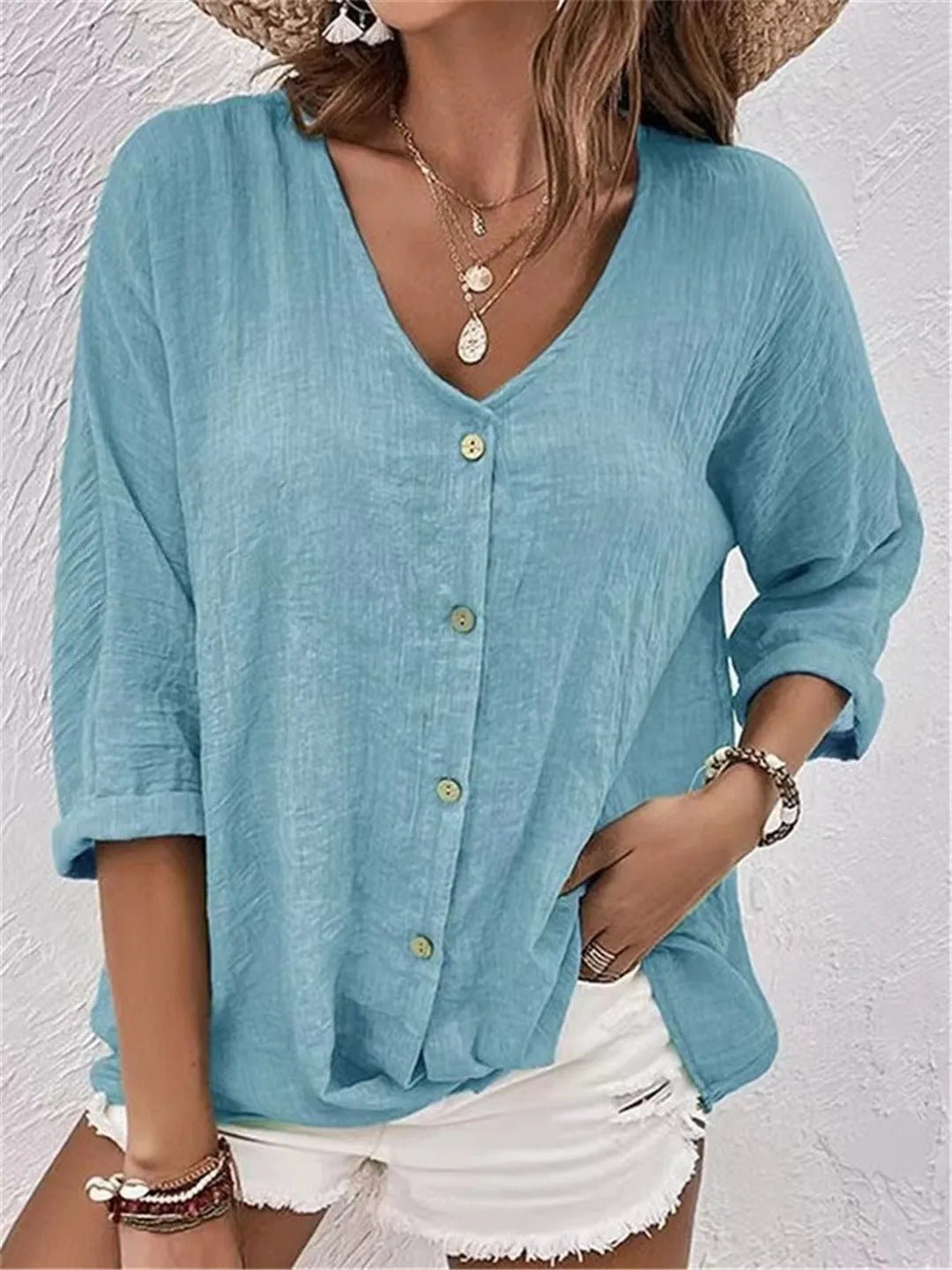 Liva – Blus med V-hals och knappar