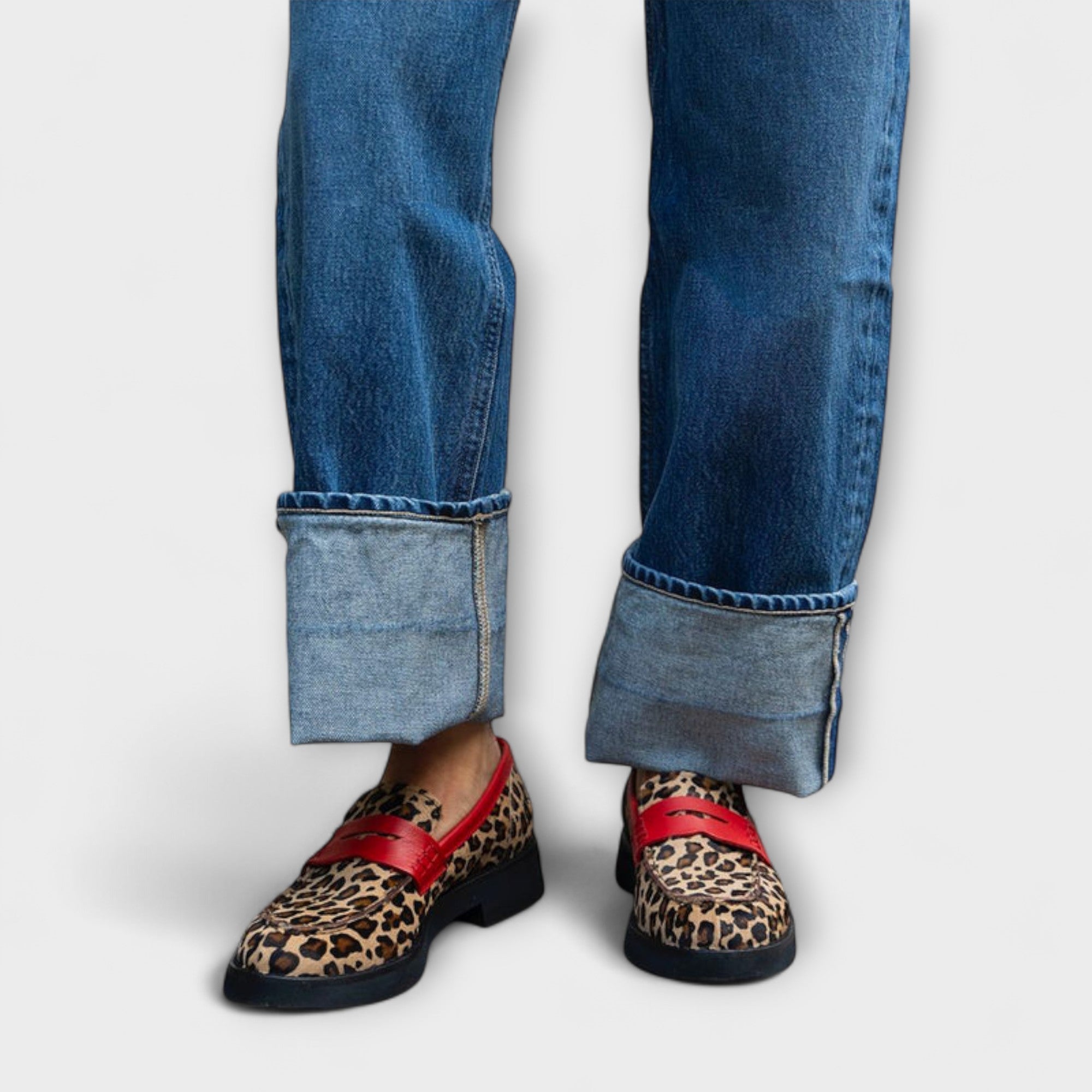 Liora – Leoprint och rund tå