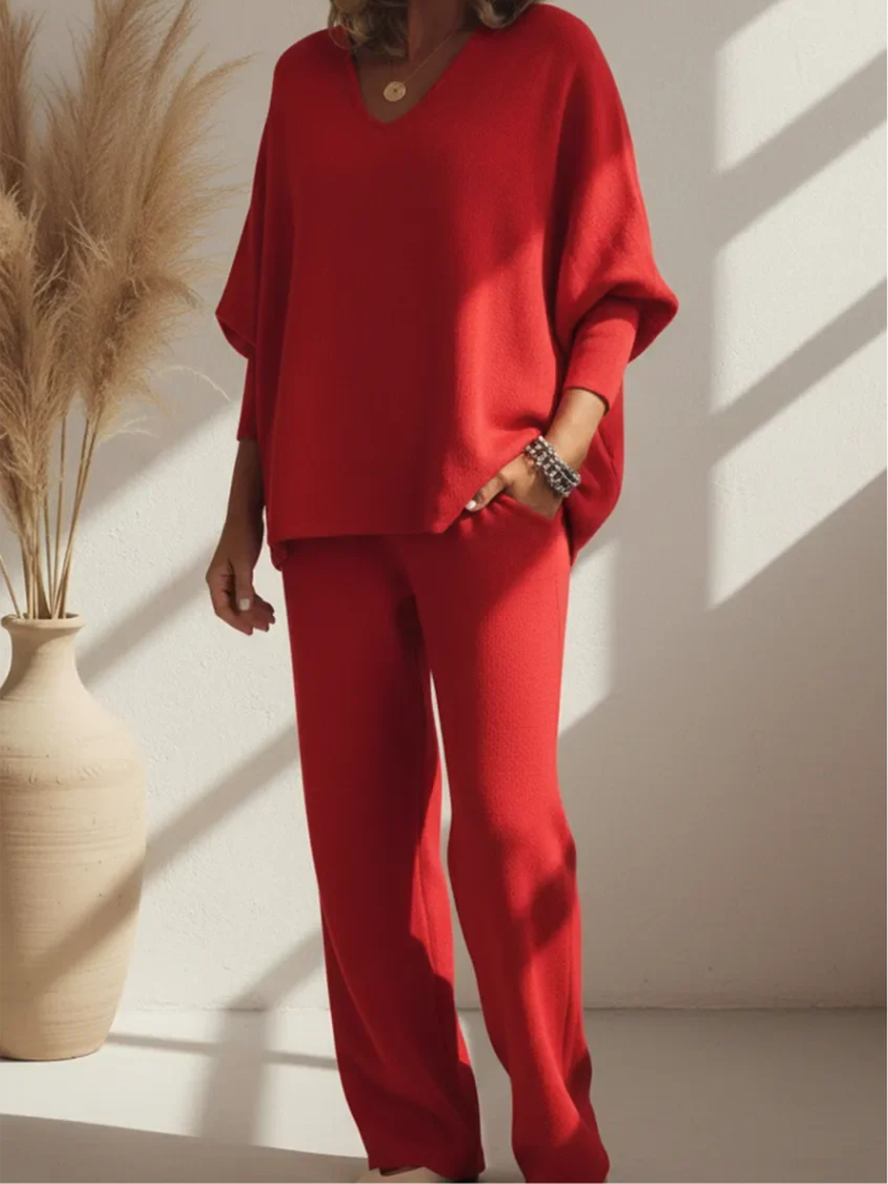 Nina – Set med V-ringad topp och byxor