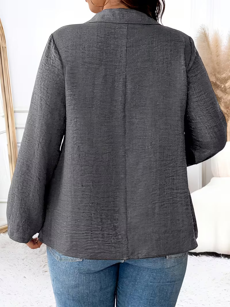 Lynn – Blus med knapppdetailj